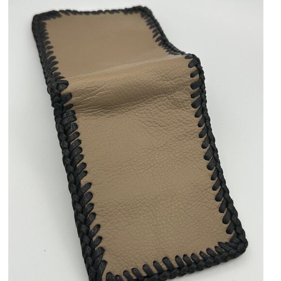 Oaxaca Handmade Beige Leather Bifold Wallet with Black Stitching - Picture 3 of 6